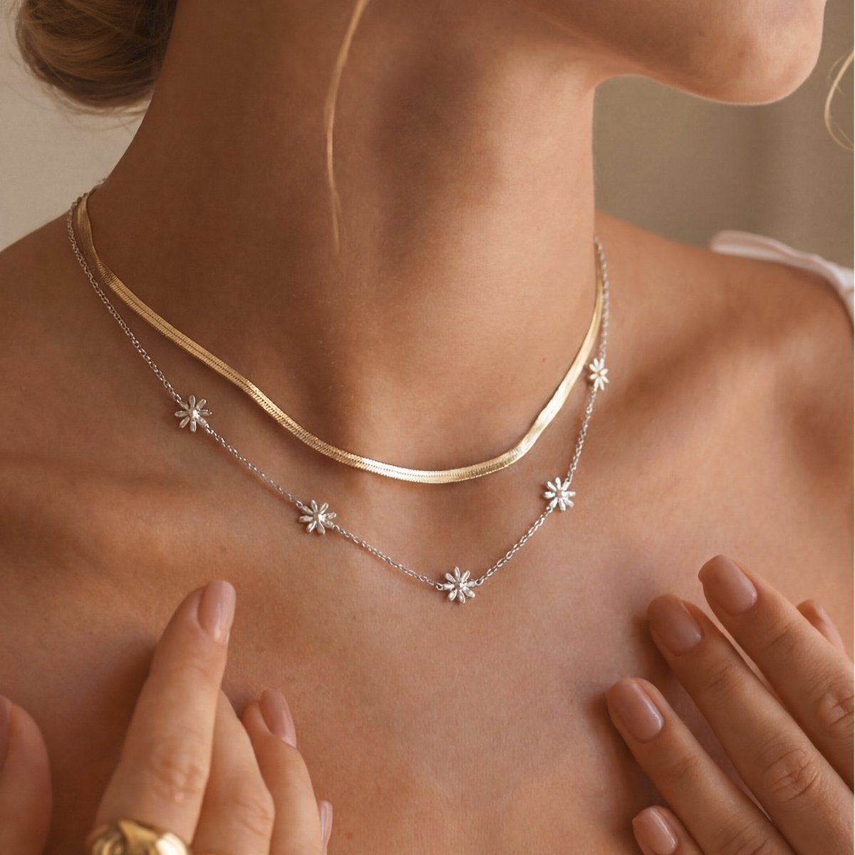 Stylised Daisies Necklace