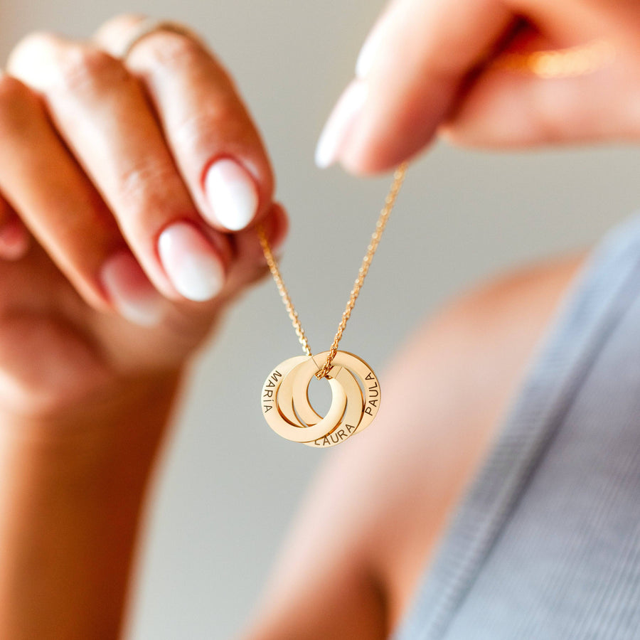 Amity Necklace with three rings engraved with names, in 18K gold plating