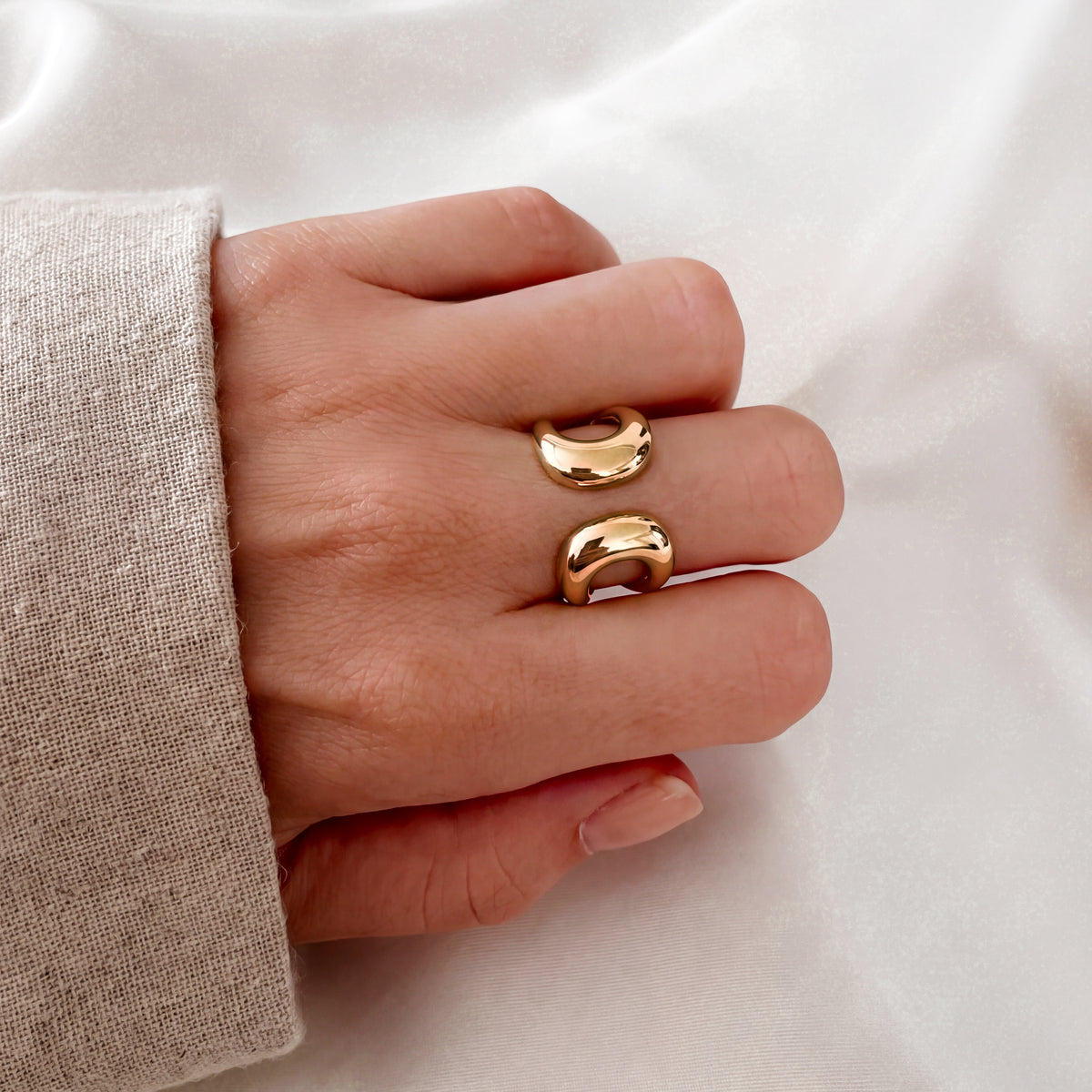 Thick Crossed Ring