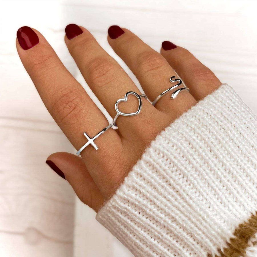 Minimalist Heart Ring - SophiaJewels · worn