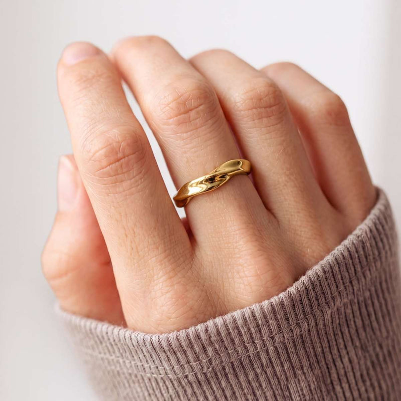 Twisted Band Ring